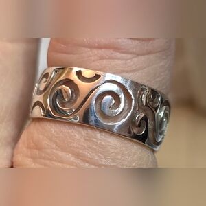 STERLING 925 SWIRL DESIGN LADY'S RING 6.10 GRAMS SIZE 9